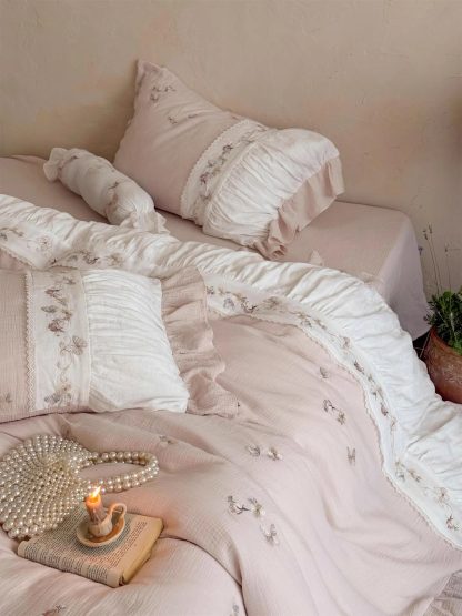 Soft pink embroidered ruffled bedding four-piece set - Image 4