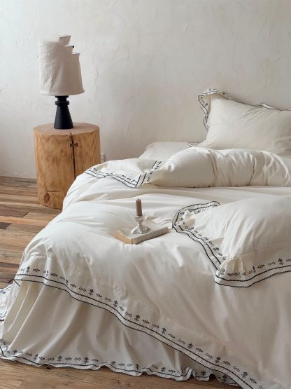Minimalist contrast color embroidery four-piece set - Image 6