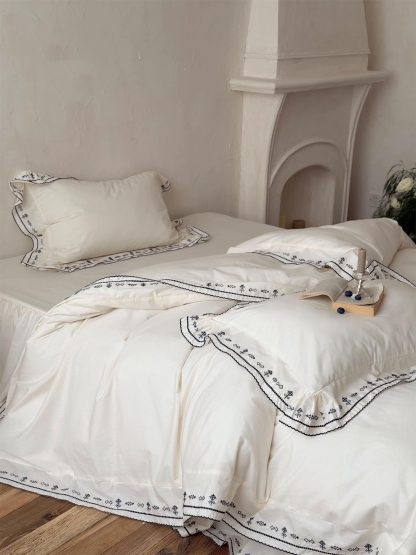 Minimalist contrast color embroidery four-piece set - Image 5