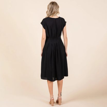 Elegant black dress with waist and wide swing - Image 6
