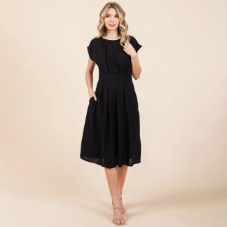 Elegant black dress with waist and wide swing