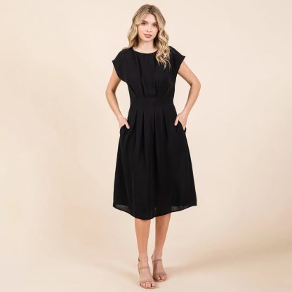Elegant black dress with waist and wide swing - Image 3