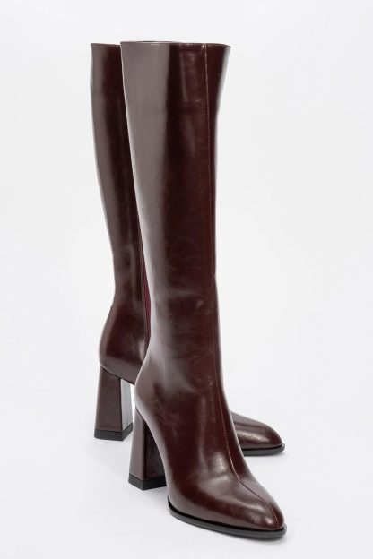 Autumn and winter retro burgundy thick-heeled boots