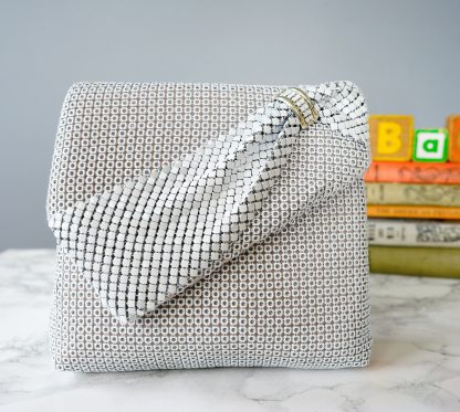 Vintage white woven mother-and-child chain bag - Image 4