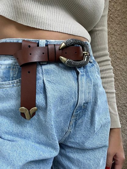 Brown belt with distressed metal buckle - Image 3