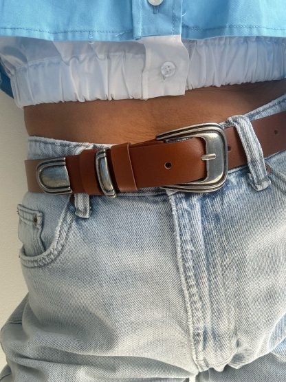 Brown leather belt with vintage silver buckle - Image 3