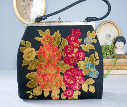 Vintage floral embroidered metal lock handbag