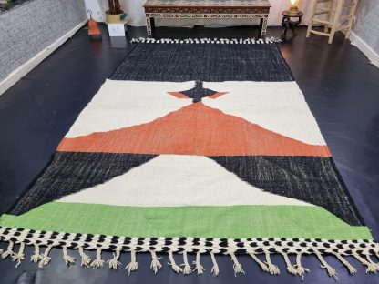 Artistic contrasting geometric tassel carpet