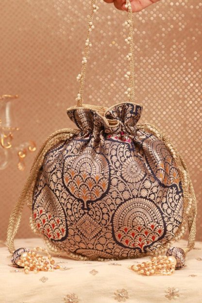 Peacock pattern gilt embroidered drawstring bag - Image 5