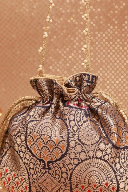 Peacock pattern gilt embroidered drawstring bag - Image 4