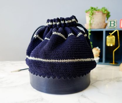 Vintage navy knitted drawstring bucket bag - Image 6
