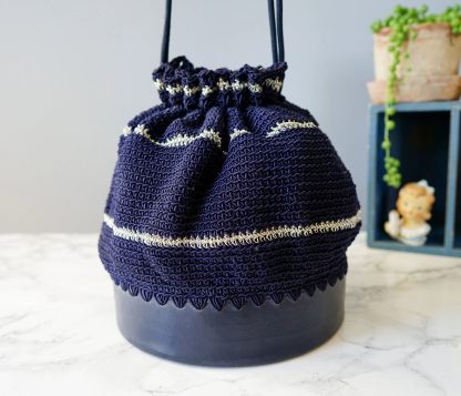 Vintage navy knitted drawstring bucket bag - Image 4
