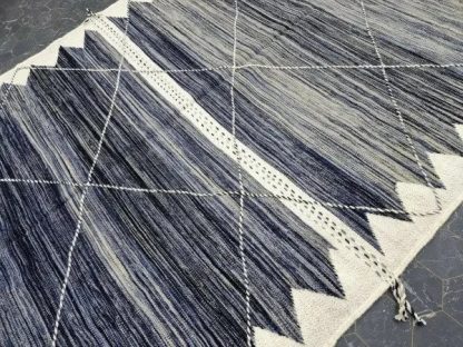 Handmade gradient geometric tassel carpet - Image 4