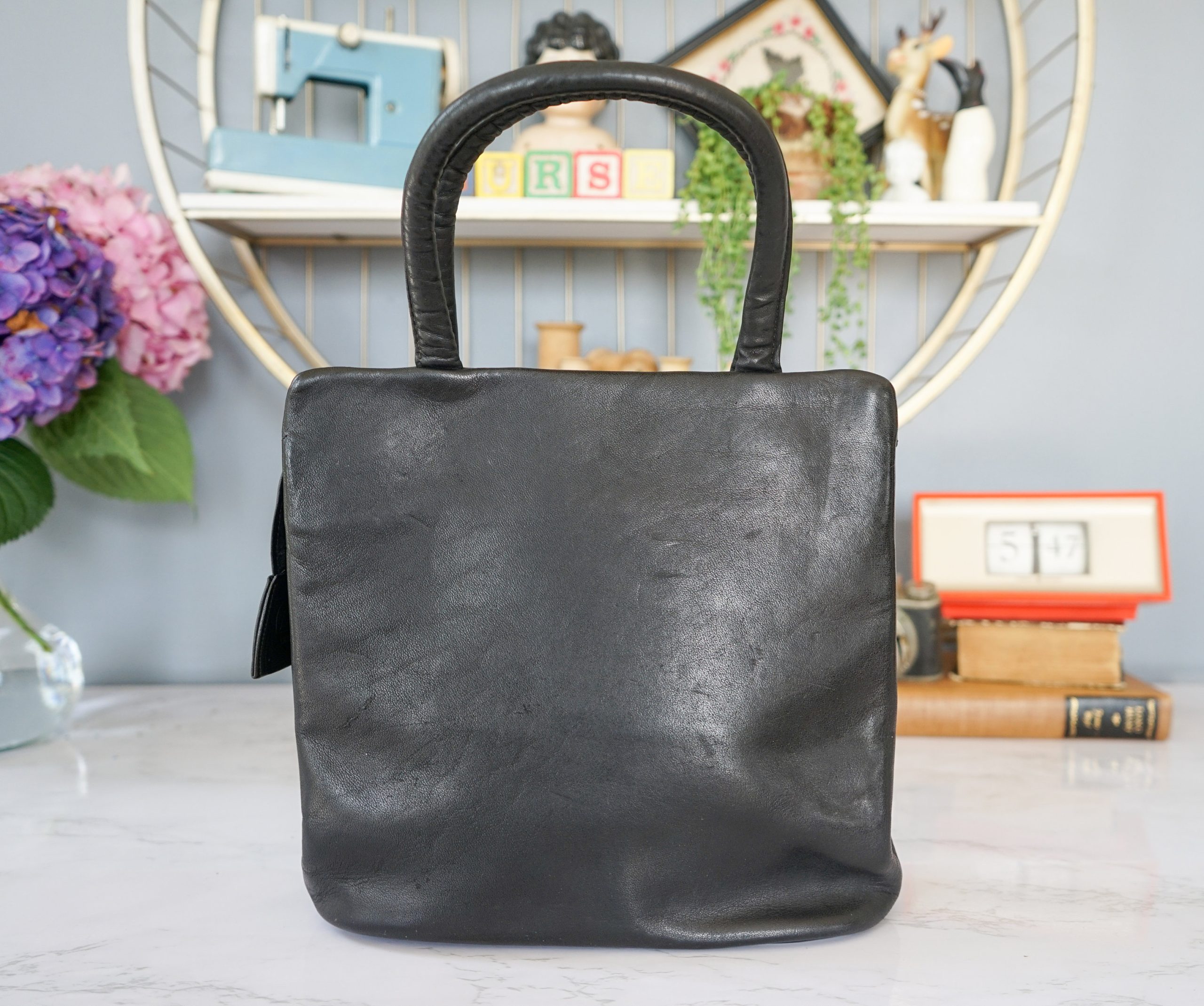 Vintage black leather square tote bag - Image 6