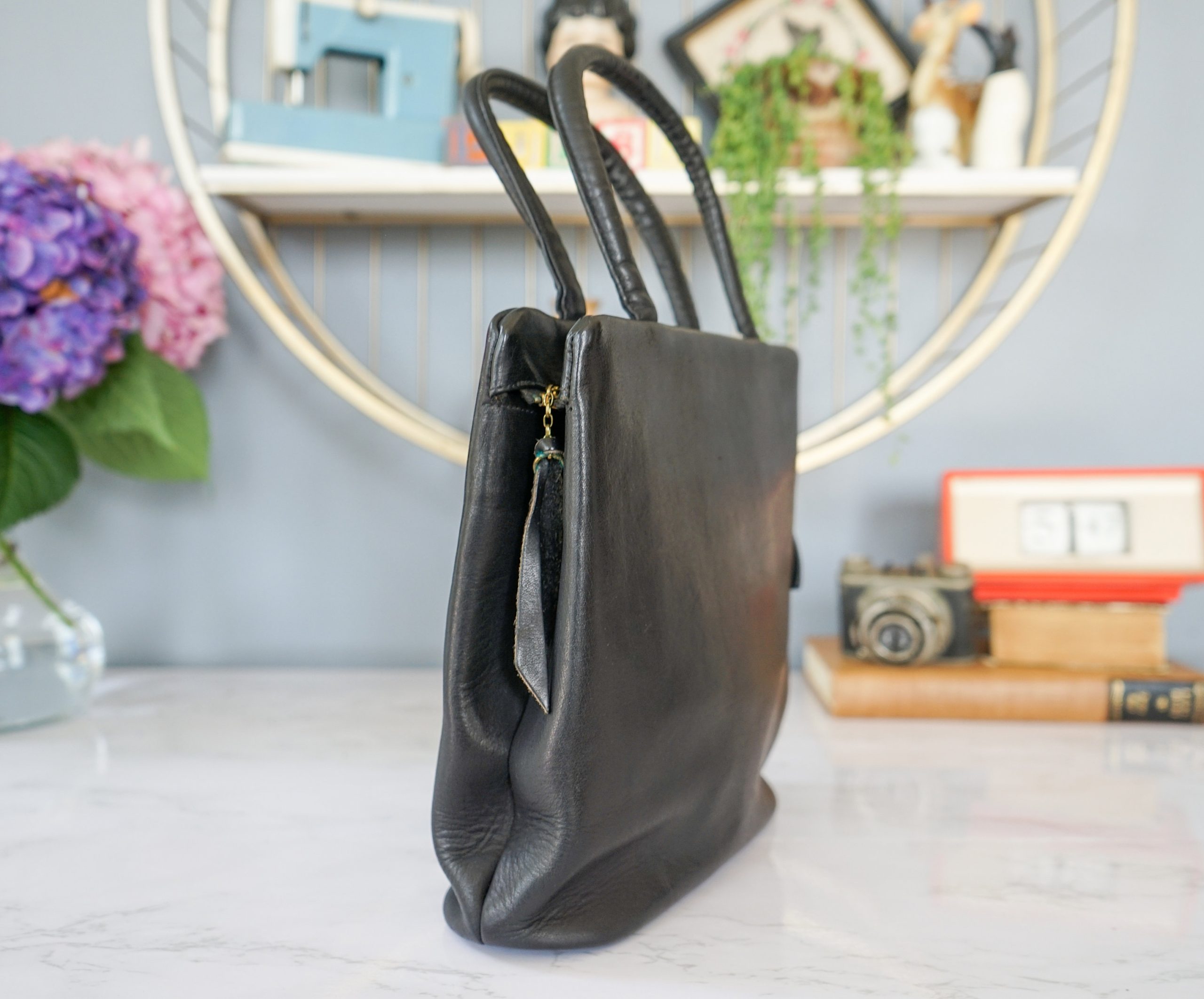 Vintage black leather square tote bag - Image 4