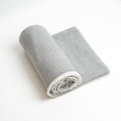 Diamond pattern and tassel blended throw blanket - Image 6