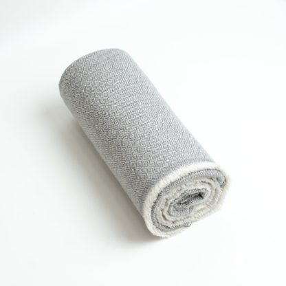 Diamond pattern and tassel blended throw blanket - Image 5