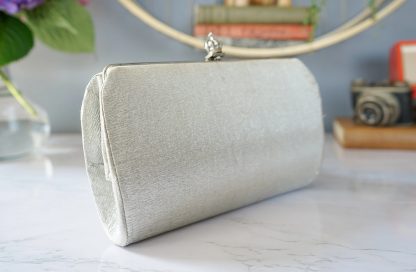 Elegant Crown Lock Velvet Clutch - Image 3
