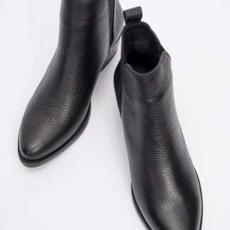 Classic black lychee ankle boots