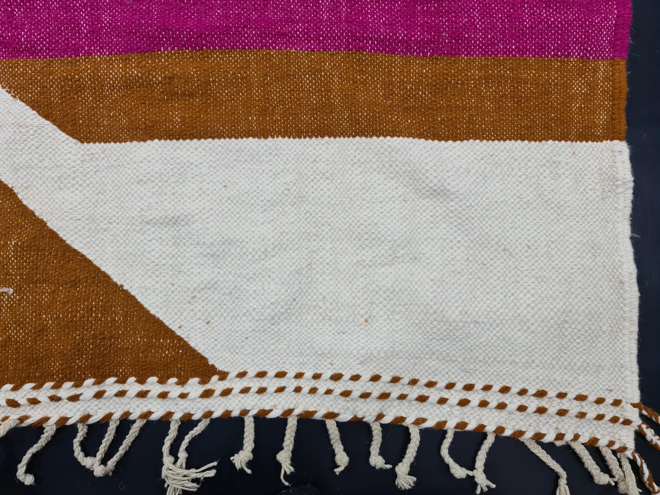 Sunset contrasting geometric tassel rug - Image 3