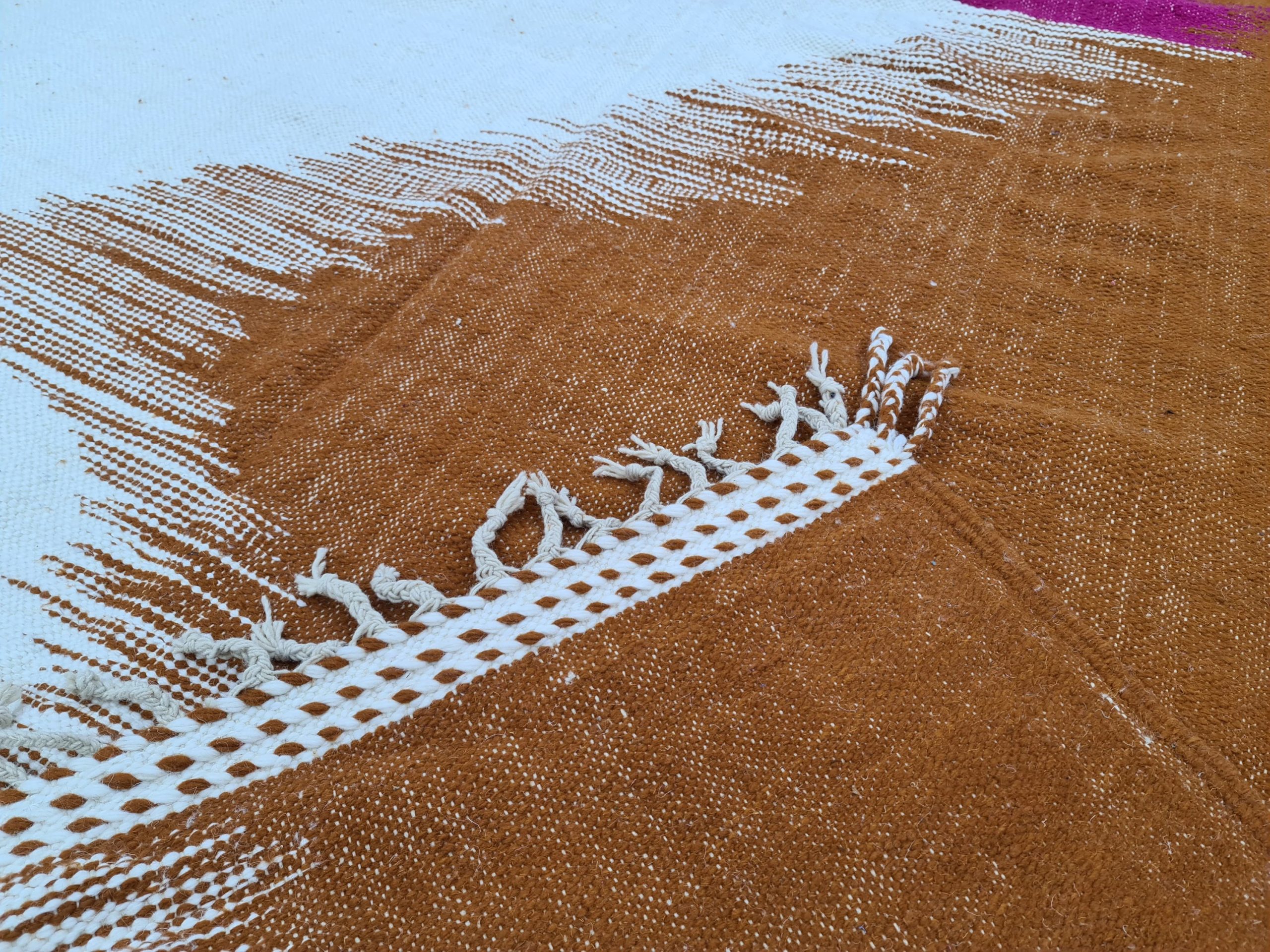 Sunset contrasting geometric tassel rug - Image 2