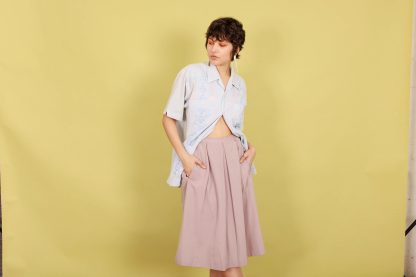 Light pink high-waisted midi skirt with wide pockets - Image 2