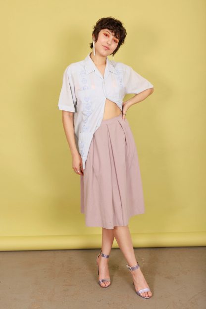 Light pink high-waisted midi skirt with wide pockets