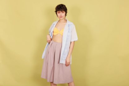 Light pink high-waisted midi skirt with wide pockets - Image 4