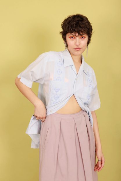 Light pink high-waisted midi skirt with wide pockets - Image 3