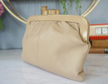 Vintage beige leather lock clutch - Image 4