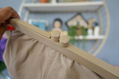 Vintage beige leather lock clutch - Image 2