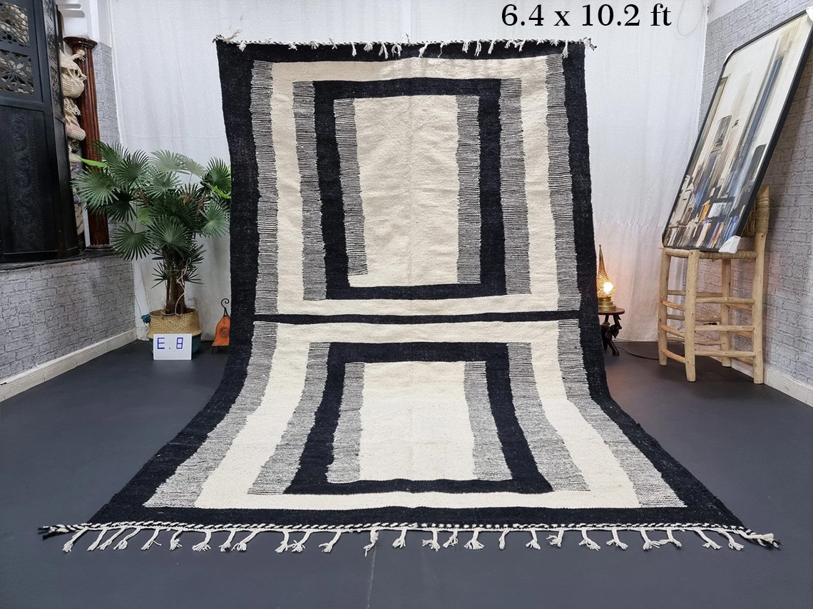 Handmade black and white geometric tassel rug - Image 10