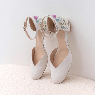 Spring flower field embroidered block-heeled sandals