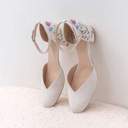 Spring flower field embroidered block-heeled sandals