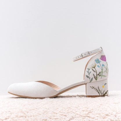 Spring flower field embroidered block-heeled sandals - Image 5