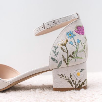 Spring flower field embroidered block-heeled sandals - Image 3