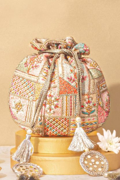 Vintage patchwork embroidered drawstring bag - Image 5