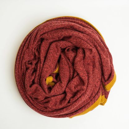 Red, brown and turmeric knitted blanket - Image 10