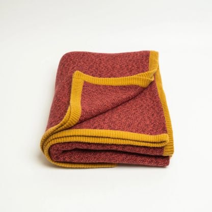 Red, brown and turmeric knitted blanket - Image 6
