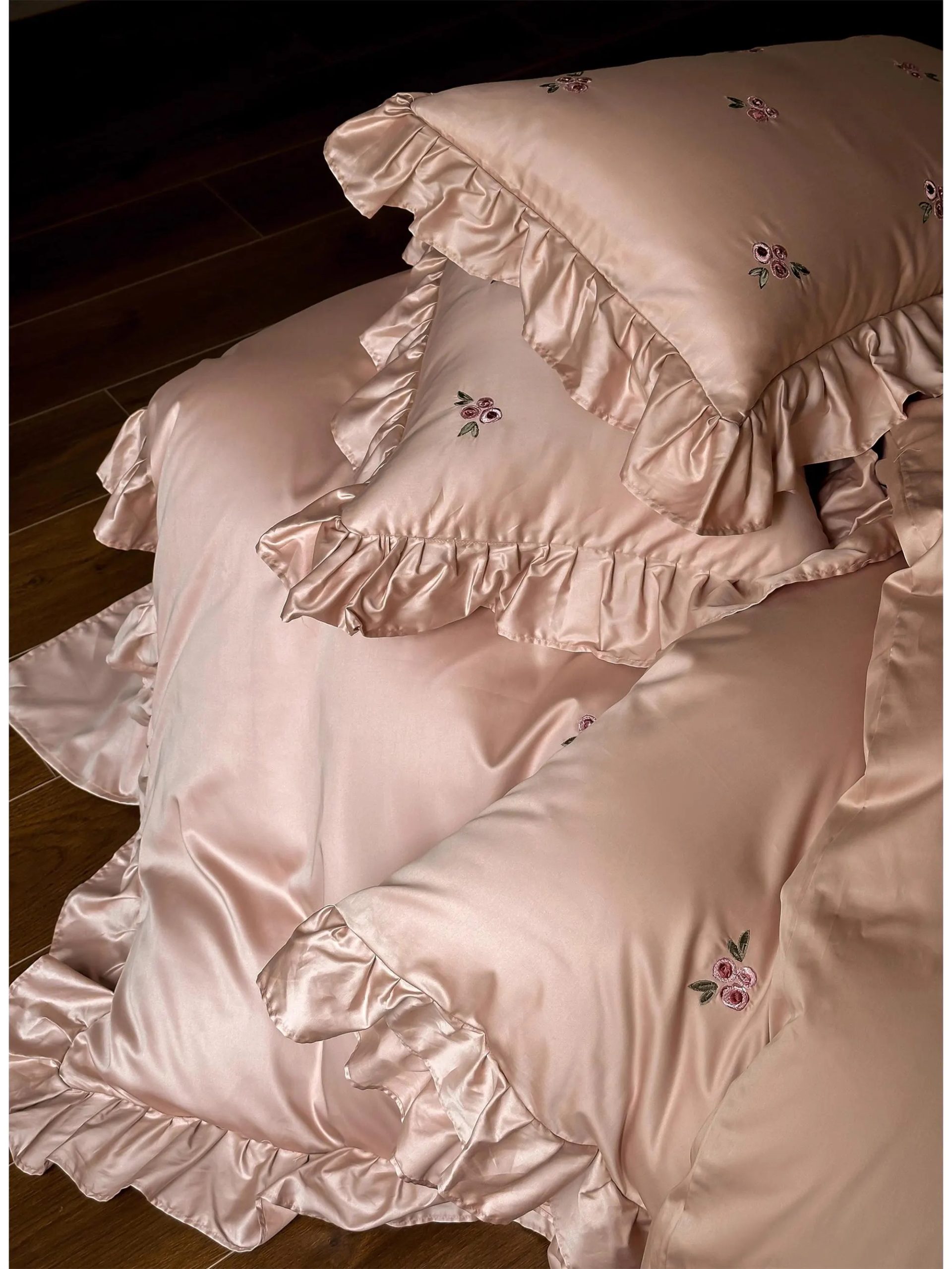 Light luxury girl pink satin bedding four-piece set - Image 3