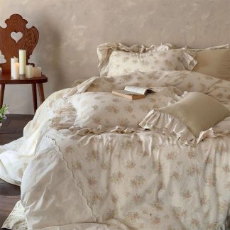 Pastoral light-colored floral ruffled four-piece bedding set