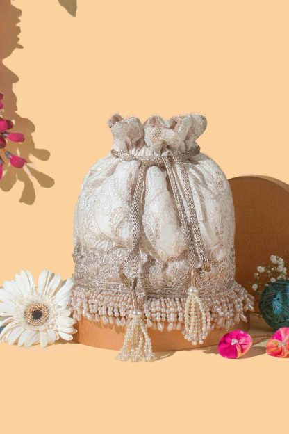 French lace pearl tassel drawstring bag - Image 5