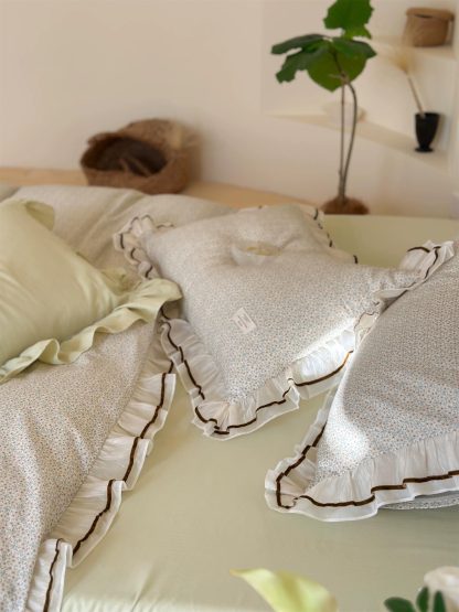 Pastoral floral ruffled four-piece bedding set - Image 3