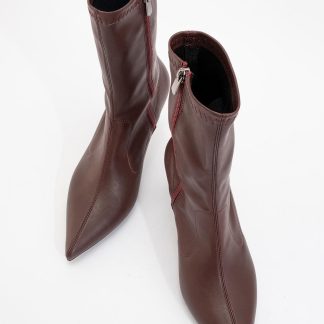 Retro dark brown pointed toe stiletto boots