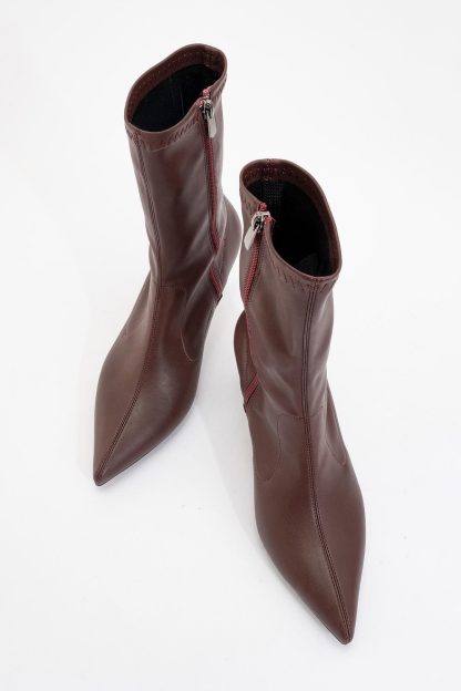 Retro dark brown pointed toe stiletto boots
