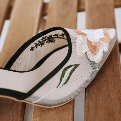 Retro forest floral embroidered pointed toe thick-heeled sandals - Image 3