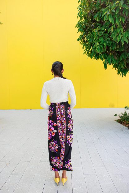 Black high-waisted maxi skirt with colorful floral print - Image 11