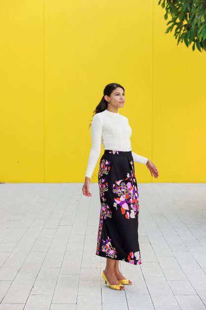 Black high-waisted maxi skirt with colorful floral print - Image 5