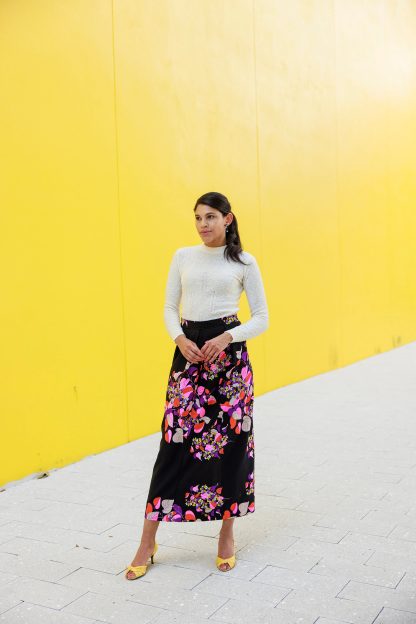 Black high-waisted maxi skirt with colorful floral print - Image 3