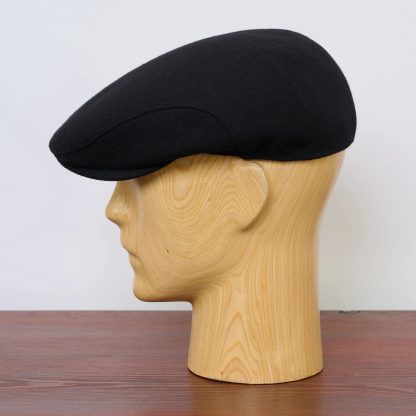 Classic black woolen beret - Image 4
